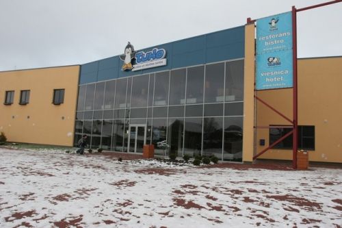 Ņemot vērā ārkārtas situāciju, slēdz vai ierobežo iestāžu darbu