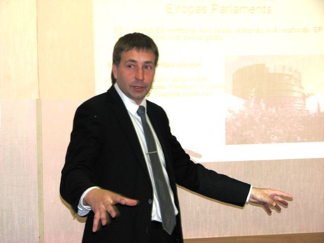 Jaunpilī viesojas Labklājības ministrs