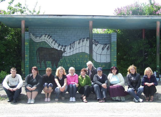 Vecmokās tapusi autobusu pietura – mūzikas, vasaras un lauku noskaņās