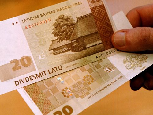 Domes darbinieku algas – internetā