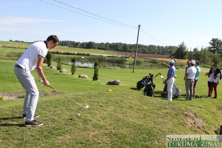 Tukuma pievārtē atklāts golfa laukums