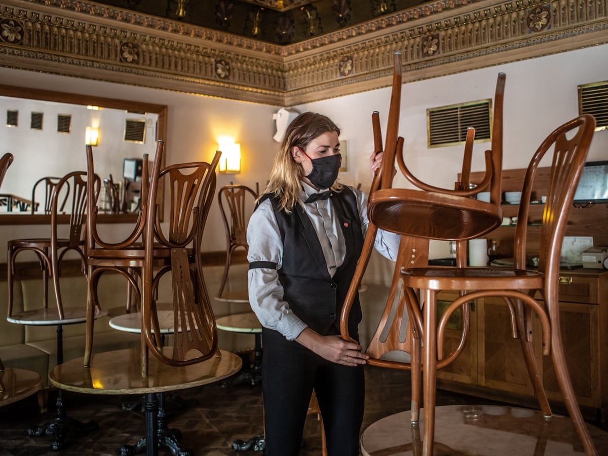 Teju visus pakalpojumus iekštelpās varēs sniegt personām ar Covid sertifikātu