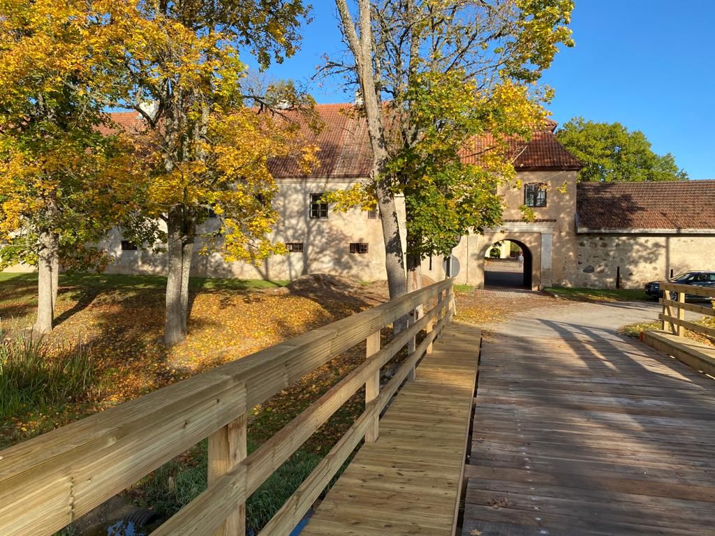 Atjaunots tiltiņš pār Sloceni. Plāno uzstādīt zīmes