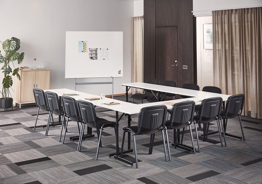 Saliekamie galdi: neaizstājams darba vides aprīkojums