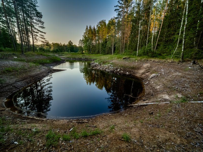 Milzkalnes pusē izveidojusies karsta kritene/VIDEO/