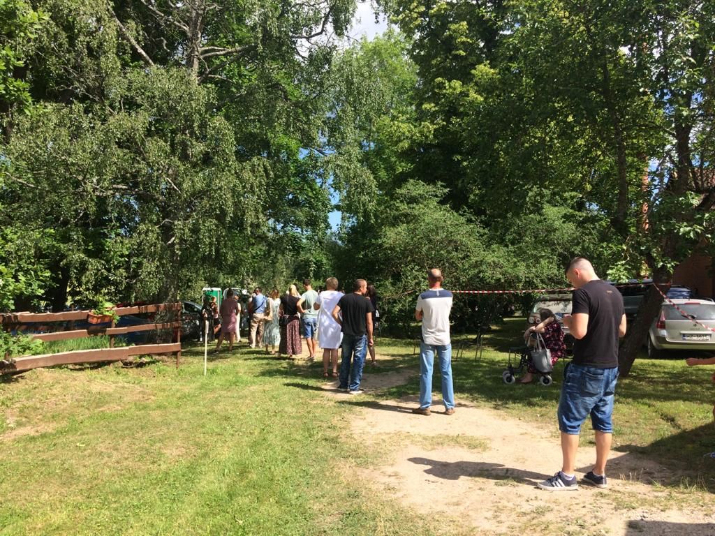 Izbraukuma vakcinācija pie Jaunmoku pils