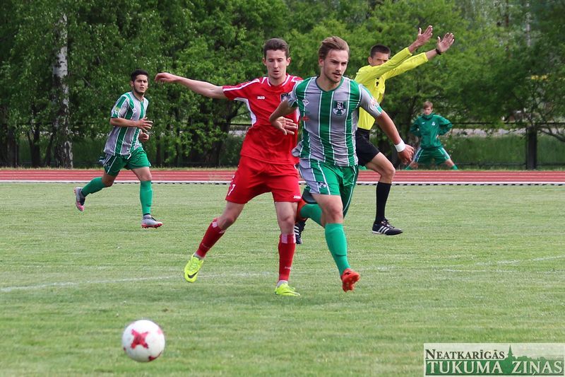 1. līgas futbola spēle /FOTO/