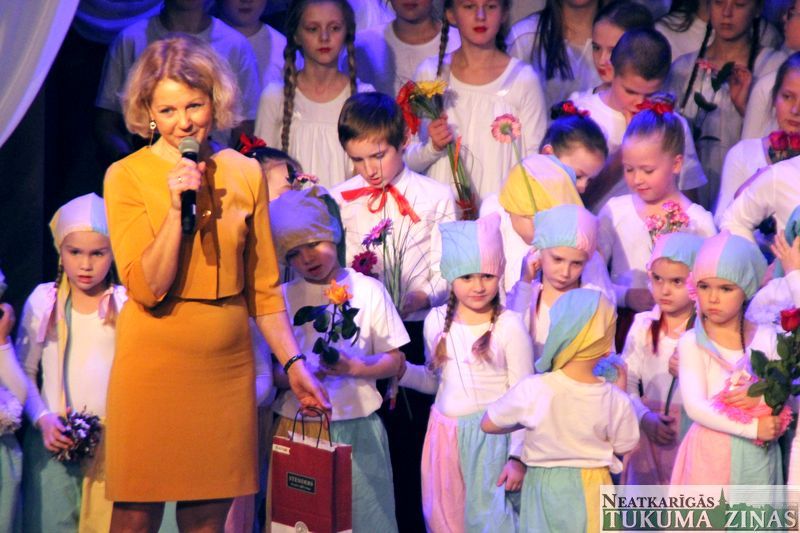 Kandavas Deju skolas eglītē