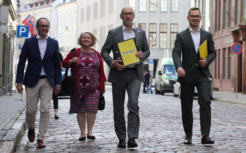 Sāk pieņemt deputātu kandidātu sarakstus 14. Saeimas vēlēšanām