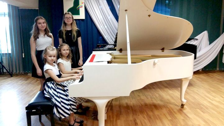 Tukuma pianisti sadraudzības pilsētā Pluņģē