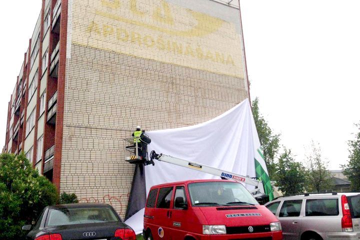 Politiskās reklāmas Tukumā atļauts izlikt tikai autobusa pieturās