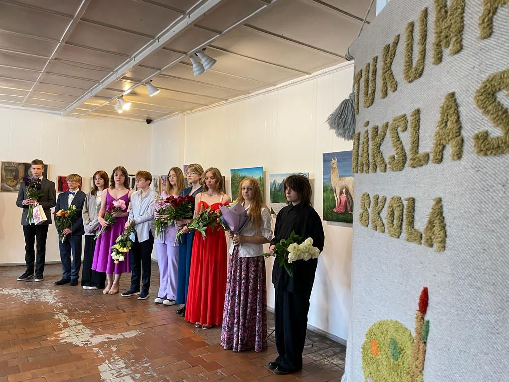 Tukuma Mākslas skola svin izlaidumu un atklāj izstādi