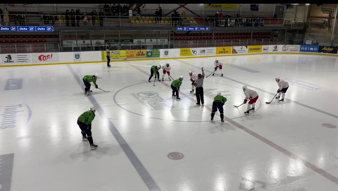 Tukuma hokeja komanda aizvada spēli pret Gruzijas komandu