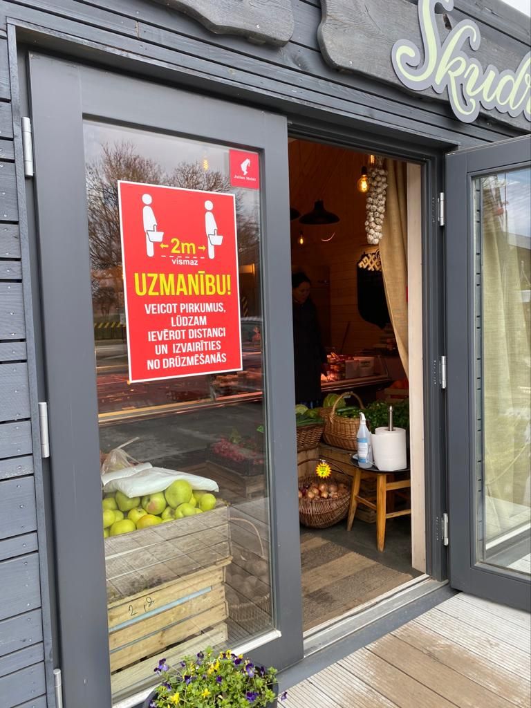 Satraukušies par cilvēku pieplūdumu jūrmalciemos