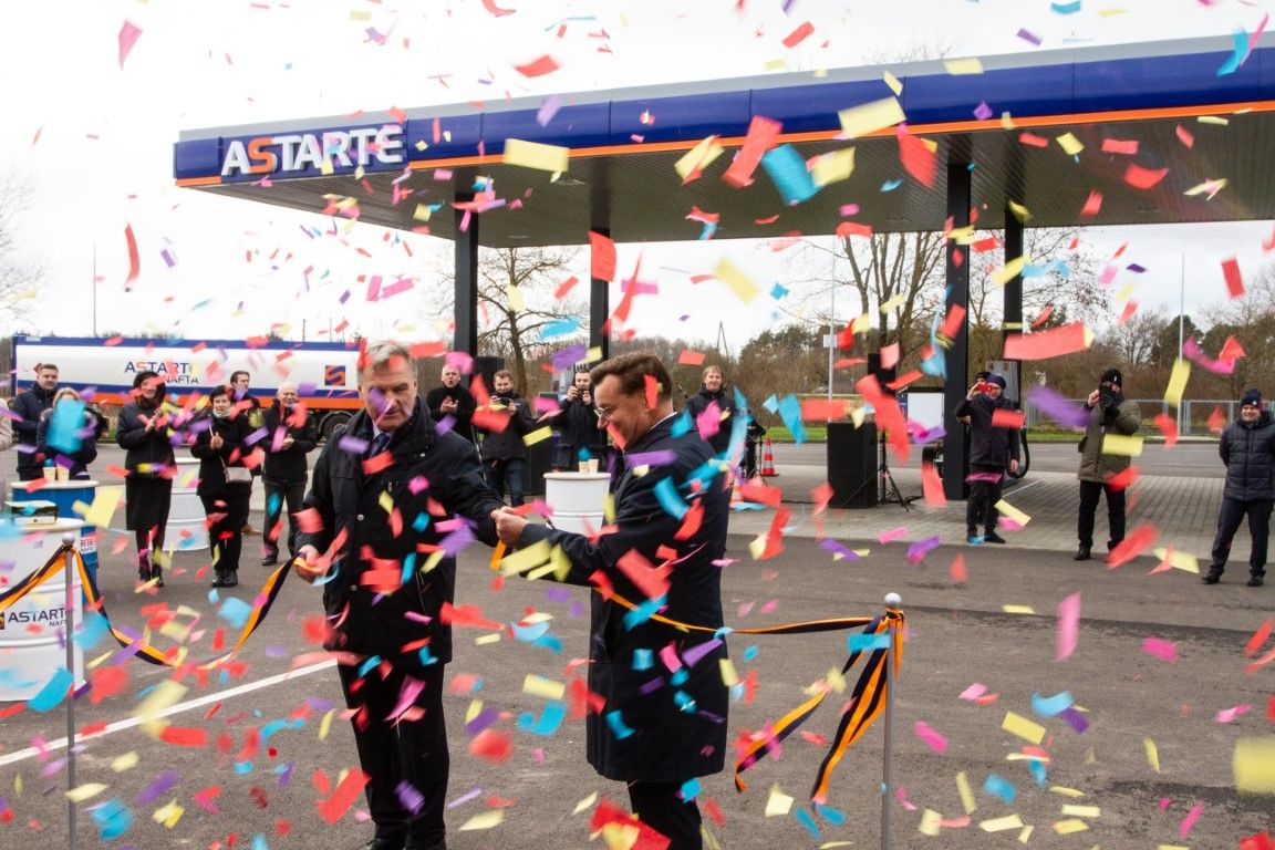 Tukumā, Lauktehnikā atklāj atjaunotu degvielas uzpildes staciju