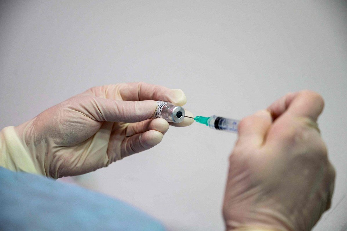 Veselībā, izglītībā un sociālajā aprūpē pēc 15. novembra klātienē drīkstēs strādāt Covid-19 pārslimojušie vai potētie