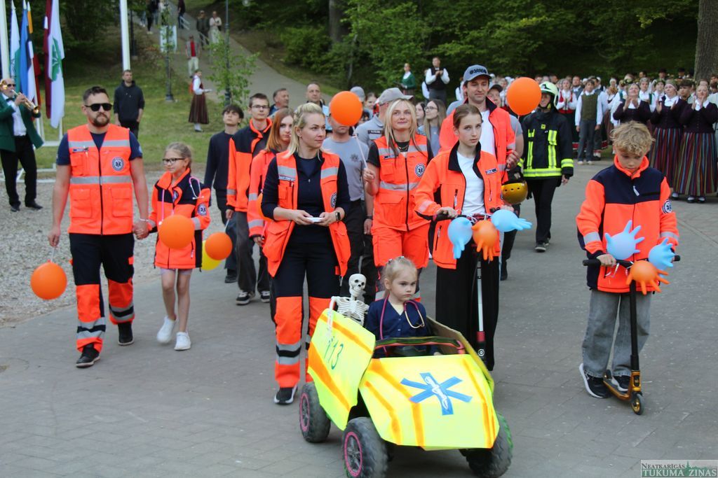 Kandavas pilsētas svētku gājienā 