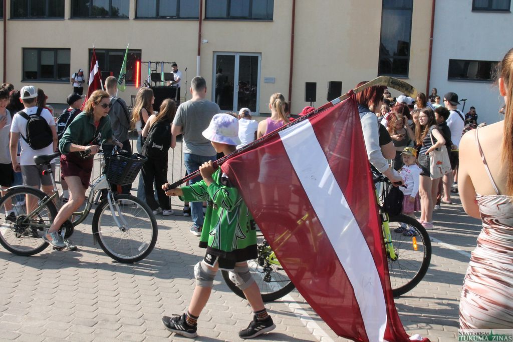 Kā Tukumā hokejistus sagaidīja