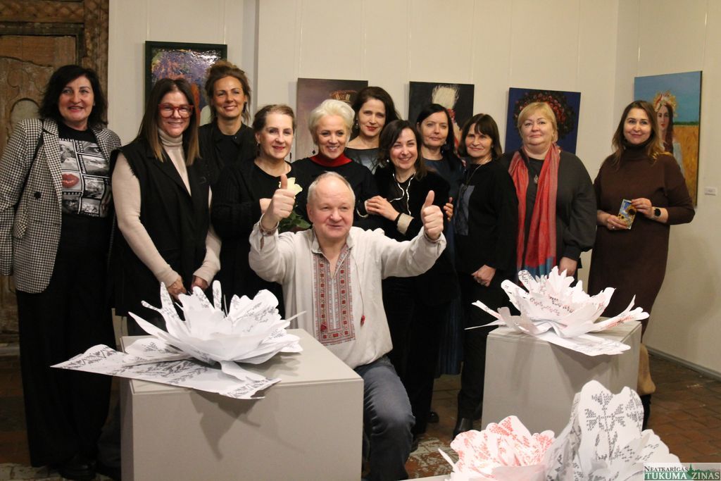 Izstādes «Stiprās sievietes» atklāšanā Tukumā