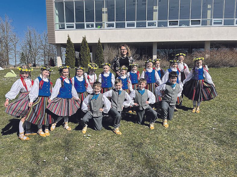 Slampē pēc ilgāka pātraukuma aizvadīts tautisko deju festivāls «Zemgales bļoda»