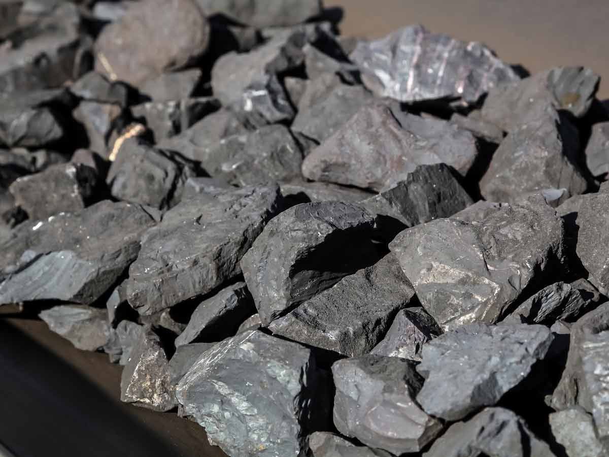 Saeima atbalsta mangāna rūdas iekļaušanu sankcionēto preču sarakstā