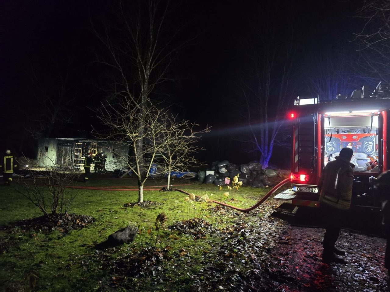 Svētkos novadā degusi pirts un automašīna