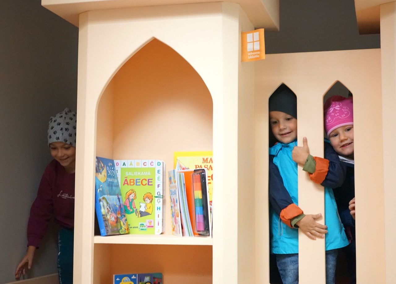 Svinot 130. dzimšanas dienu, Pūres bibliotēka atklāj Rotaļtēku