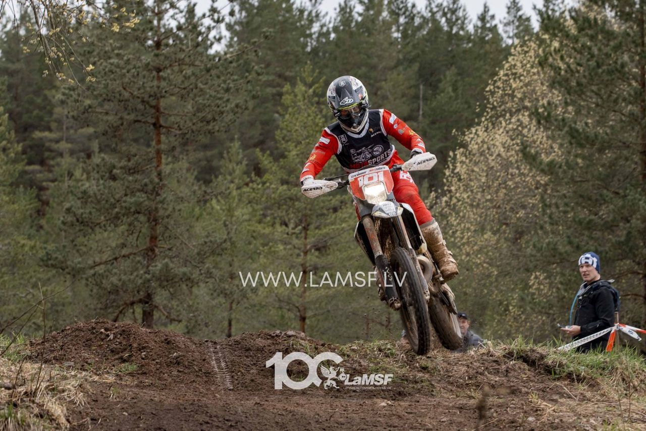Enduro sezonas atklāšanā Ķesterciemā visātrākais – Kārlis Sabulis