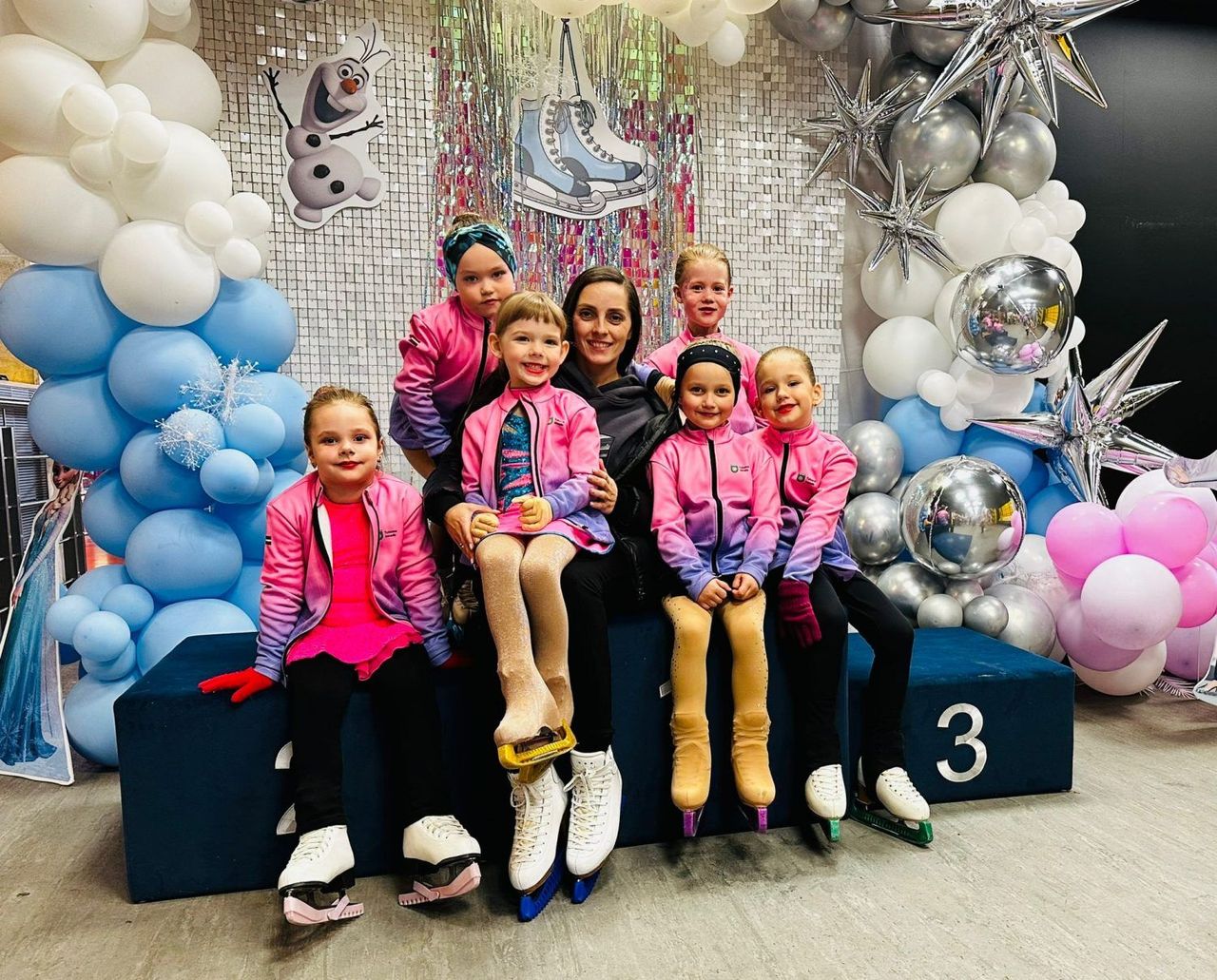 Novada jaunās daiļslidotājas startējušas sacensībās Šauļos/FOTO/