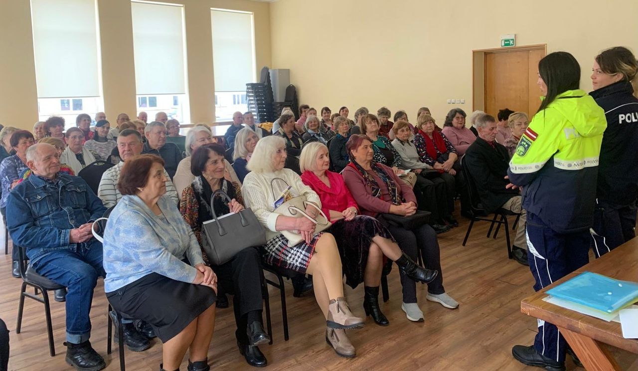 Pensionāru kopsapulcē Kandavā izvirza jaunu valdi, bet vēl neievēl