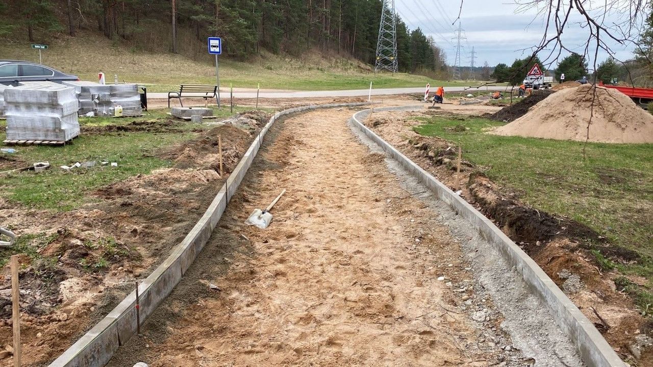 Turpinās velosipēdu celiņa izbūve Veļķu mikrorajonā