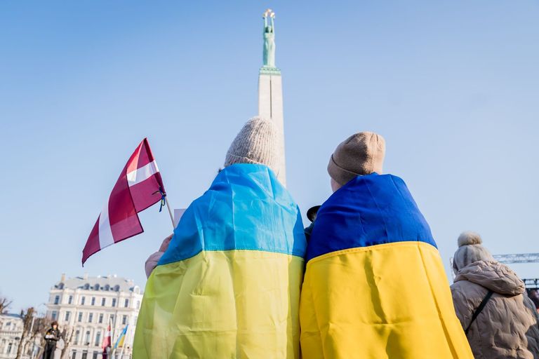 Pie Brīvības pieminekļa notiks Ukrainas atbalsta akcija, kurā piedalīsies 28 kori un ansambļi