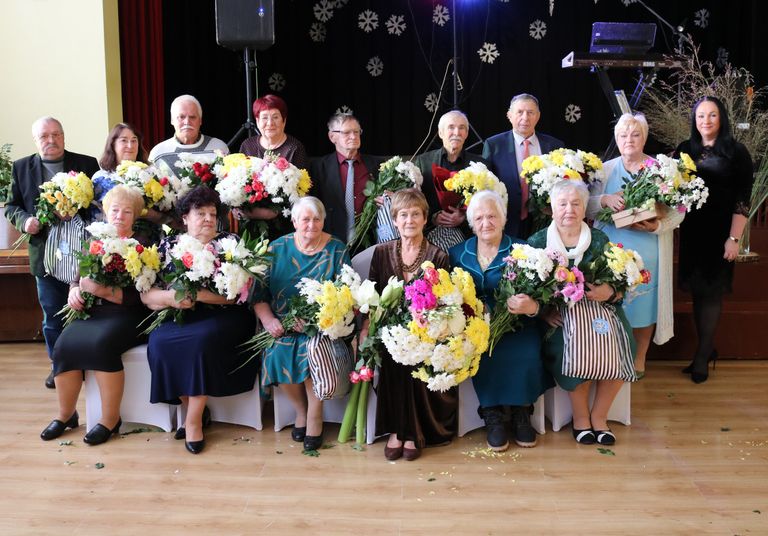 Jaunpils un Viesatu seniori nosvinējuši svētkus 