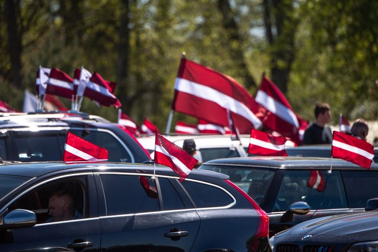 Tukumu piepildīs sarkanbaltsarkanais devītajā Karogu braucienā 