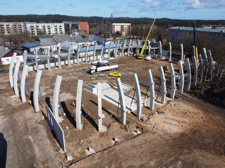 Tukuma sporta manēža iegūst apveidus /foto/