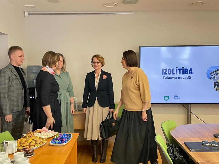 Šodien novadā vizītē Izglītības un zinātne ministre Dace Melnārde