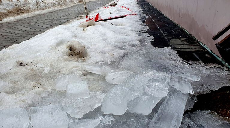 Ziema izkūst! Jābūt uzmanīgiem arī gājējiem 