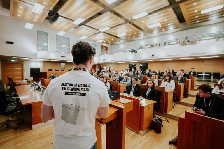 Sākas Signālvēlēšanu debates – 60 000 Latvijas jaunieši gatavojas Signālvēlēšanām