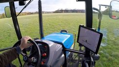 Aizdomās par zādzībām no lauksaimniecības tehnikas Zemgalē apcietināti divi vīrieši