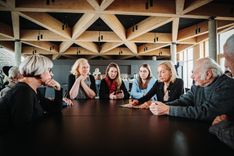 Likteņdārza Saieta namā atklāta Tukuma muzeja pastāvīgā izstāde par bērza tāsīm