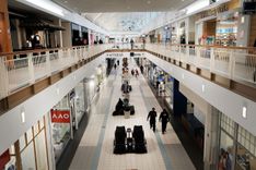 Brīvdienās tirdzniecības centros atvērta būs tikai daļa veikalu