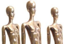 Izsludina balvu konkursu «Cilvēka izaugsmei»