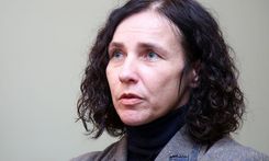 Klātienes mācību režīmā skolas, iespējams, šogad vairs neatgriezīsies un draud izpalikt centralizētie eksāmeni