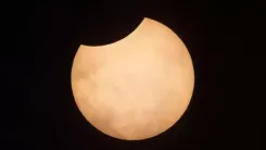 Gaidām saules aptumsumu!