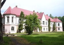 Deputātu vairākums mazo skolu reorganizāciju noraida