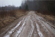 Lietavu dēļ – ierobežojumi uz ceļiem