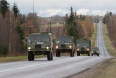 Brīvdienās var gadīties sastapties ar militāro transportu