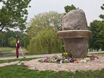 Piešķir naudu represētajiem, uzņēmumiem un projektiem