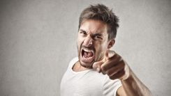 Soda par maskas nenēsāšanu un agresīvu uzvedību