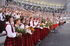 Dziesmu un Deju svētki turpinās....